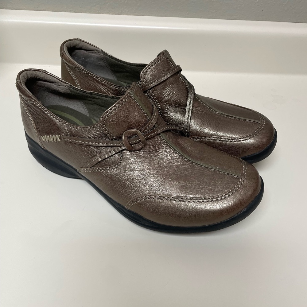 Women’s size 9 Bronze Clarks in motion slip on loafers